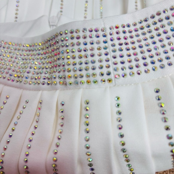 NYLON APPAREL White Pleated Jeweled Skater Skort Size Small - Picture 9 of 10